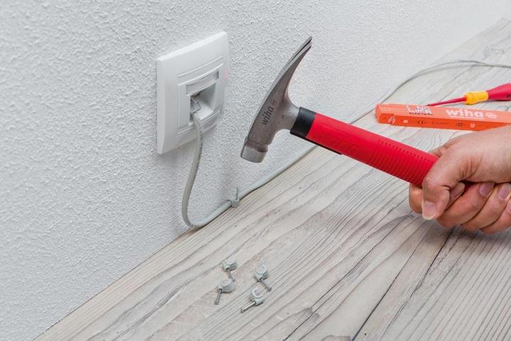 Actual product image Wiha Electrician Hammer (300 g)