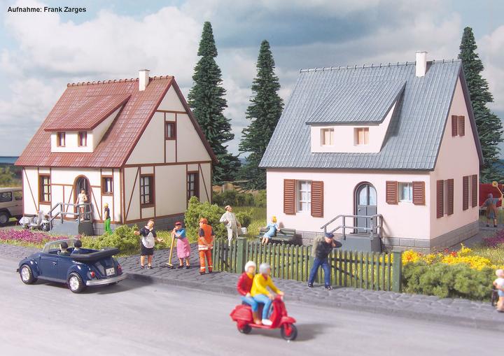 Actual product image Piko H0 settlement houses Neuburg tool shed