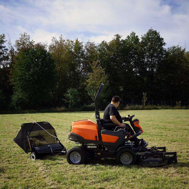 Image du produit Wiltec Balayeuse de pelouse de 118 cm de large Collecteur de feuilles 415l Tondeuse autoportée