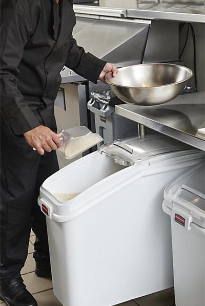 Produktbild Rubbermaid verschliessbare Box Vorratsystem weiss 79 L inklusive Schiebedeckel und Spaten, auf Rollen