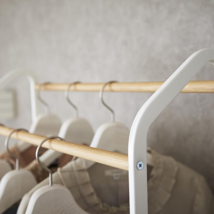 Actual product image Yamazaki Garderobe mit Rollen TOWER