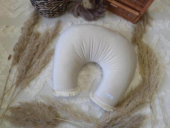 Produktbild Baby-Nest Stillkissen Boho Samt Beige (55 cm)