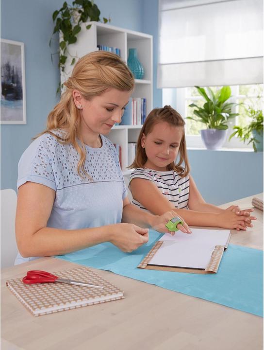 Image du produit tesa tesafilm ECO & CLEAR avec mini dévidoir, sans solvant et résistant au vieillissement