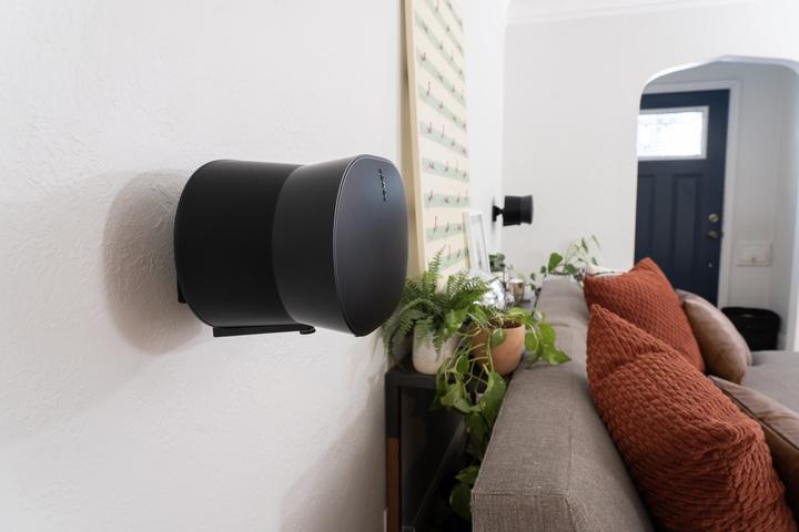 Produktbild Sanus Wandhalter für Sonos Era 300 (1 Stk., Wandmontage, Neigbar, Schwenkbar)