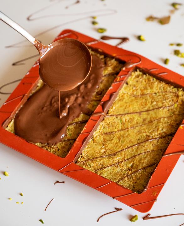 Produktbild Esmée Silikon Dubai Schokoladen Form für Pistazien Schokoladen Tafeln