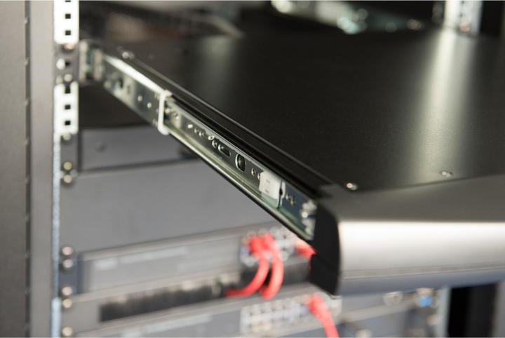 Produktbild Digitus Modulare Konsole mit 483cm 19Zoll TFT 8 Port KVM & Touchpad deutsche Tastatur RAL 9005 -...