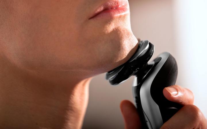 Actual product image Philips S9711 Shaver incl. beard styler & cleaning station Pro