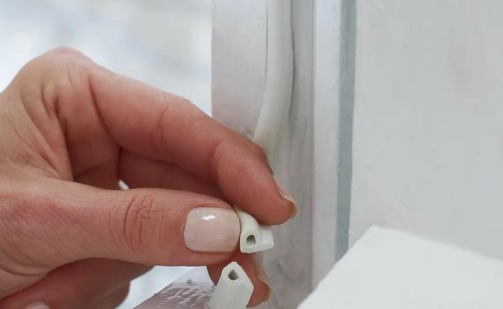 Produktbild tesa tesamoll CLASSIC P-Profil Fensterdichtung, Gummidichtung zum Isolieren