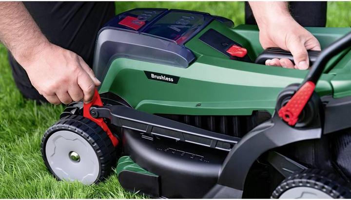 Produktbild Bosch Home & Garden UniversalRotak 2x18V-37-550 (Akkubetrieb)