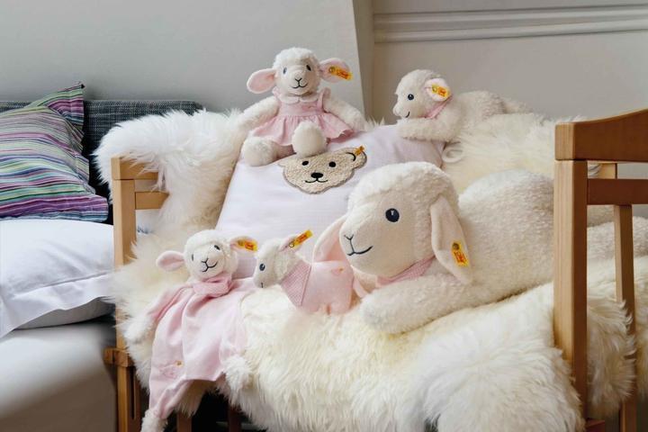 Actual product image Steiff Dream sweet lamb music box