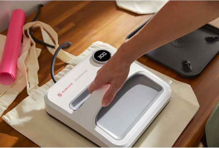 Actual product image Singer momento™ Square Press