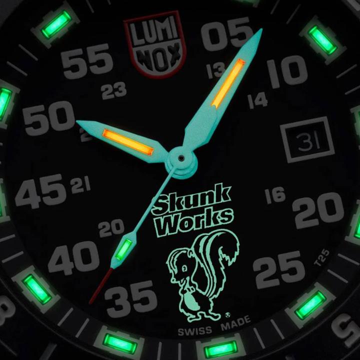 Produktbild Luminox F117 x SKUNK WORKS HERITAGE 6440H SERIES (Fliegeruhr, 44 mm)