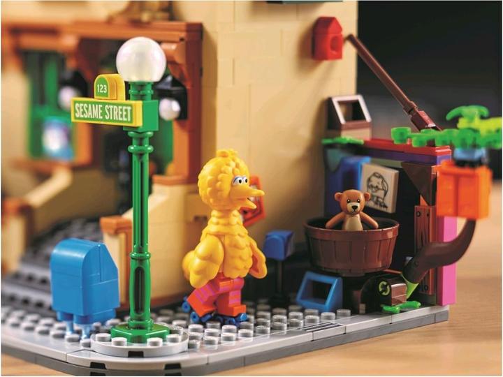 Immagine prodotto LEGO 123 Sesame Street (21324, LEGO Ideas, Set LEGO rari)