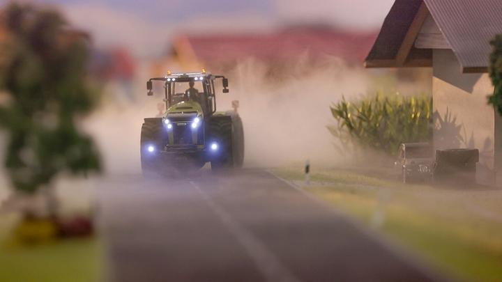 Produktbild Siku Claas Xerion 5000 App Steuerung