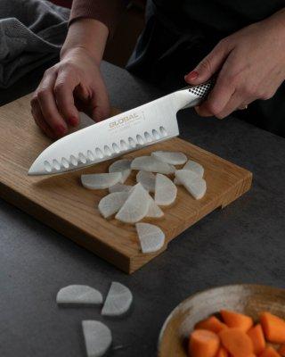 Actual product image Global G-80 Santoku knife with scallops (18 cm)