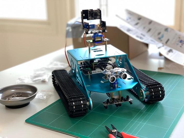 Produktbild micro:bit Raspberry Pi KI-Panzerroboter-Kit mit Kamera