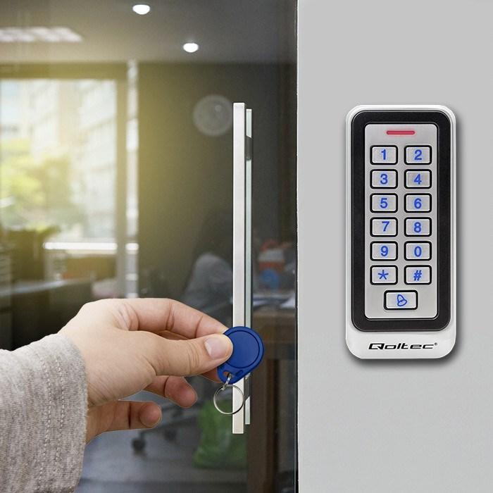Produktbild Qoltec 52442 Codeschloss RHEA su RFID-Leser Code Card Schlüsselanhänger Türklingel IP68 EM