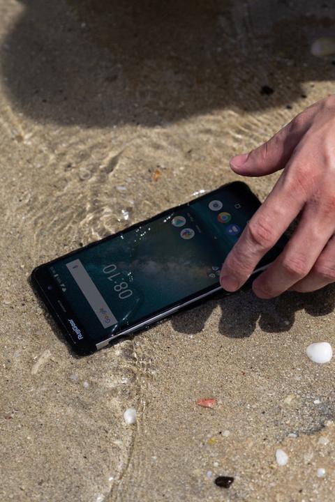 Actual product image Rug Gear RG850 (32 GB, Black, 5.99", Hybrid Dual SIM, 12 Mpx, 4G)