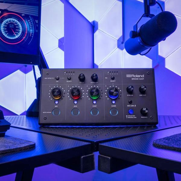 Actual product image Roland Bridge Cast Dual Bus Gaming Mixer with cable (Studio- and Livemixer)