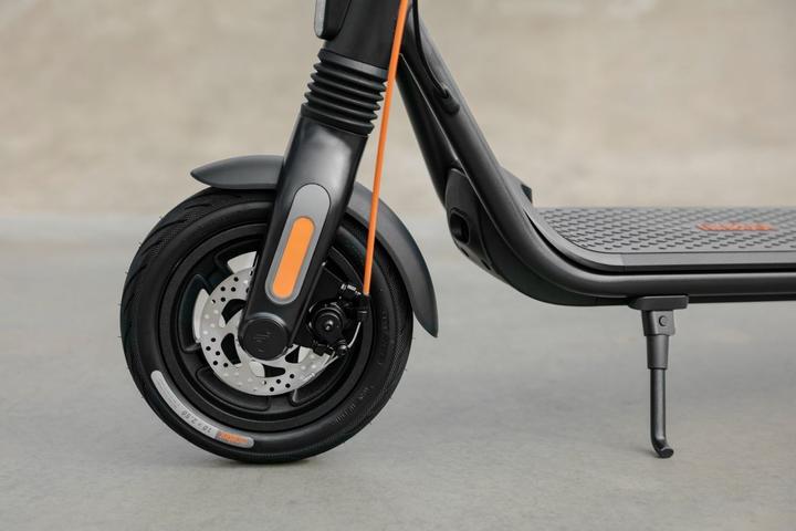 Actual product image Segway-Ninebot F2 PRO E (25 km/h, 55 km, 450 W)