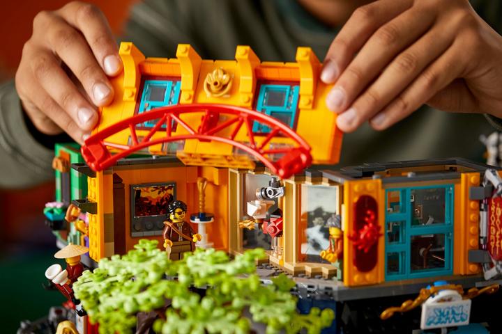 Actual product image LEGO Die Gärten von NINJAGO City (71741, LEGO Ninjago, LEGO Rare Sets)