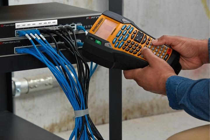Produktbild Dymo Rhino 6000 im stabilen Hartschalenkoffer