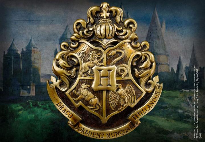 Pyramid Harry Potter wall decoration Hogwarts School Crest (28 x 31 cm)