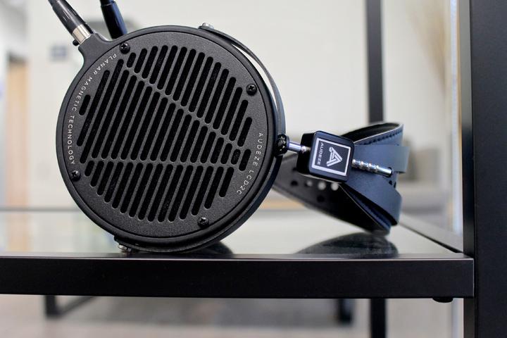 Actual product image Audeze LCD-2 Classic (Cable)
