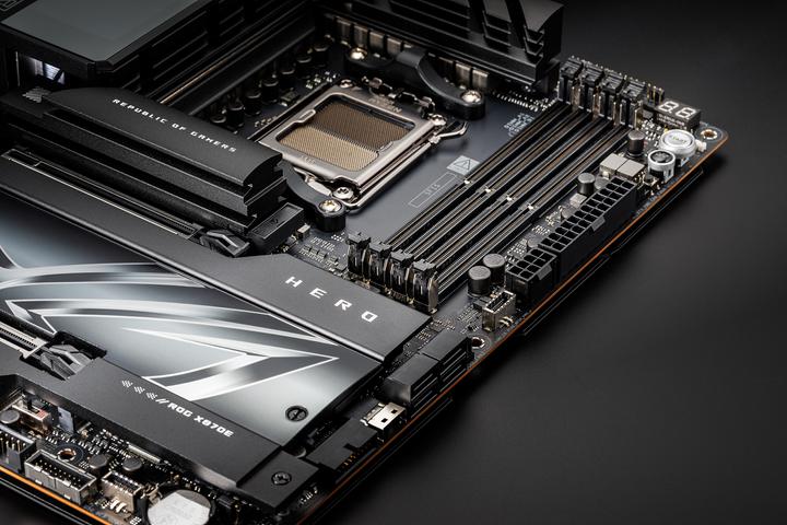 Actual product image ASUS Rog Crosshair X870e Hero (AM5, AMD X870E, ATX)