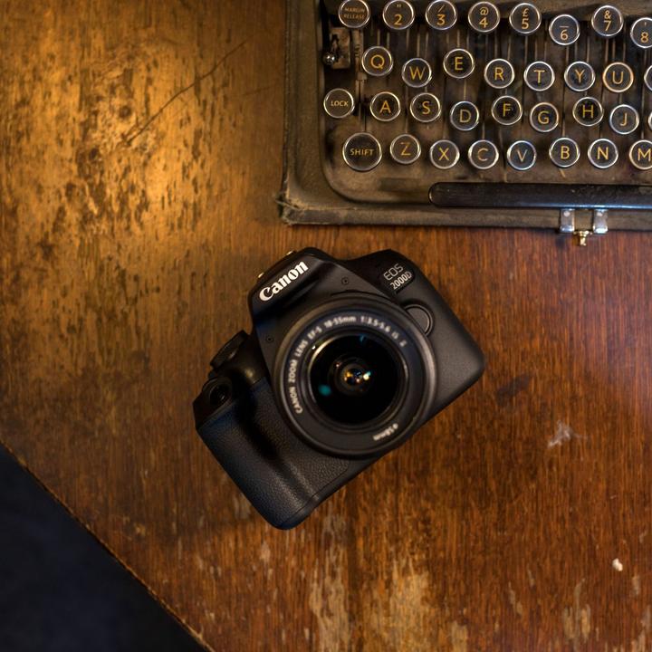 Productafbeelding Canon EOS 2000D Kit (18 - 55 mm, 24.10 Mpx, APS-C / DX)