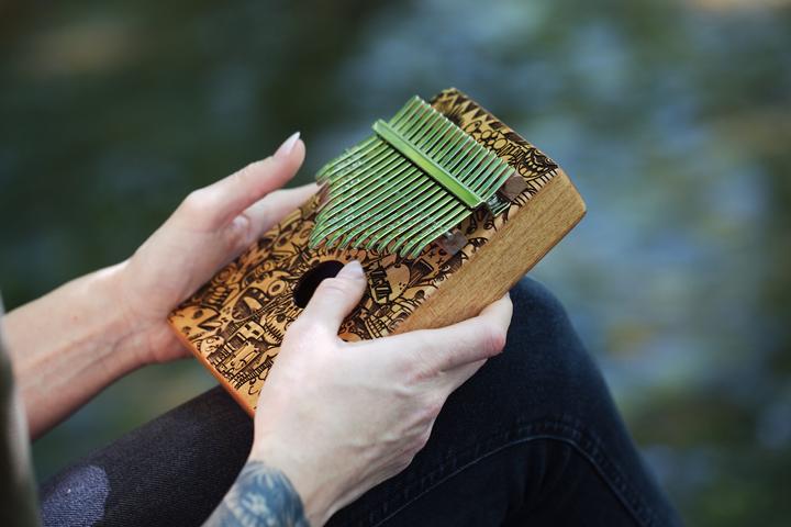 Actual product image Sela Art Series Kalimba 17 Little Monster Laser