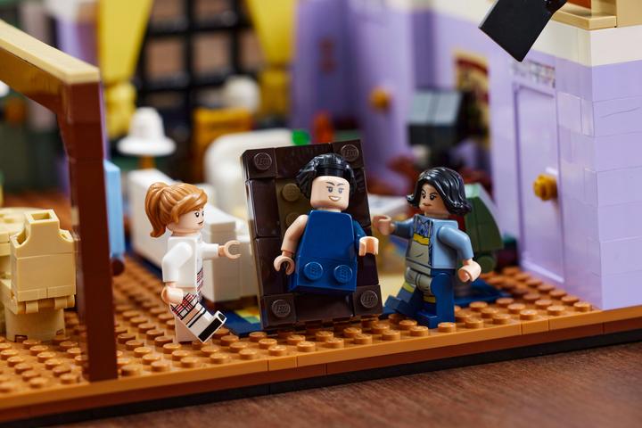 Actual product image LEGO Friends Apartments (10292, LEGO Friends, LEGO Rare Sets)