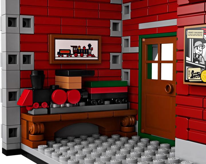 Actual product image LEGO Disney train with station (71044, LEGO Rare Sets)