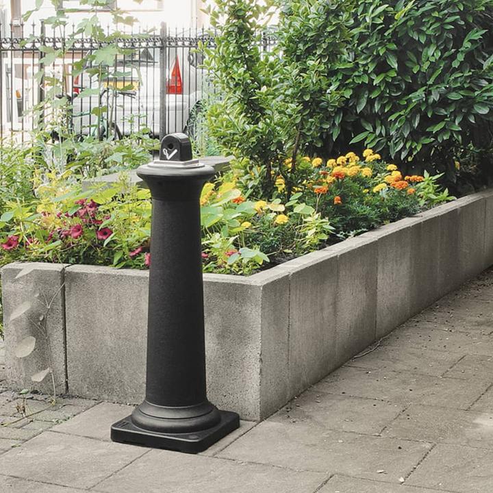 Actual product image Rubbermaid Groundskeeper Tuscan