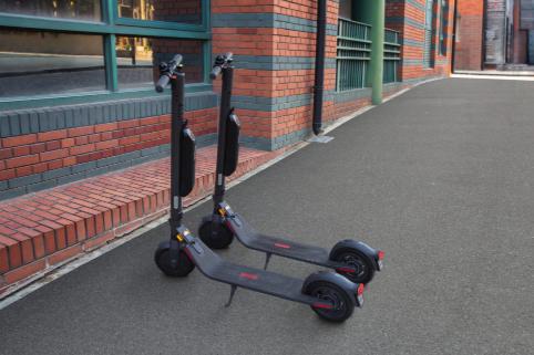 Produktbild Segway-Ninebot E45D (20 km/h, 45 km, 300 W)