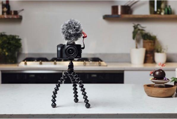 Produktbild Canon EOS M50 Mark II (15 - 45 mm, 24 Mpx, APS-C / DX)