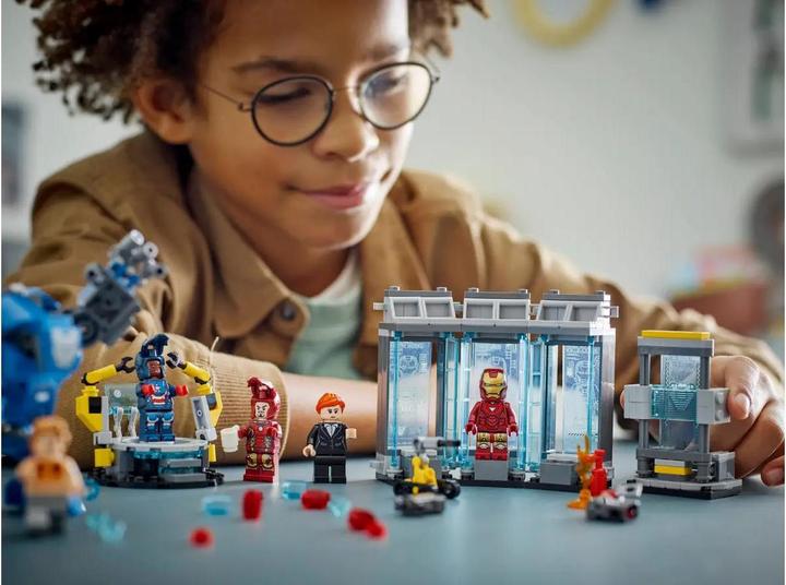 Actual product image LEGO Iron Man's Laboratory: Hall of Armour (76315, LEGO Super Mario)