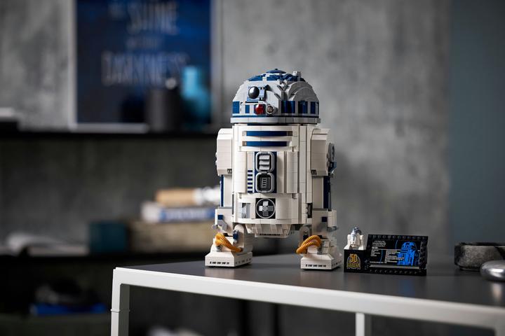 Actual product image LEGO Star Wars R2-D2 (75308) (75308, LEGO Rare Sets, LEGO Star Wars)