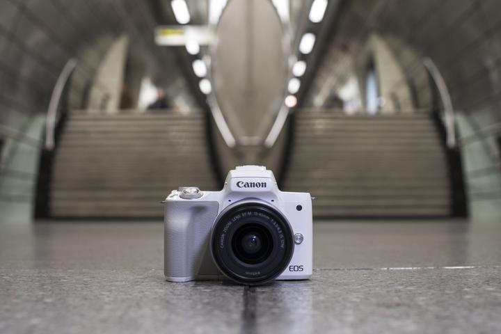 Produktbild Canon EOS M50 Kit (15 - 45 mm, 24.10 Mpx, APS-C / DX)