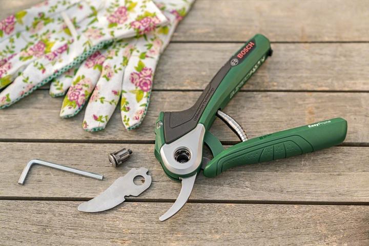 Immagine prodotto Bosch Home & Garden Easy Prune con custodia morbida