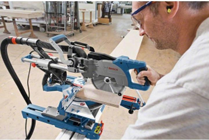 Produktbild Bosch Professional Paneelsäge GCM 8 SJL und Arbeitstisch GTA 2600 im Karton