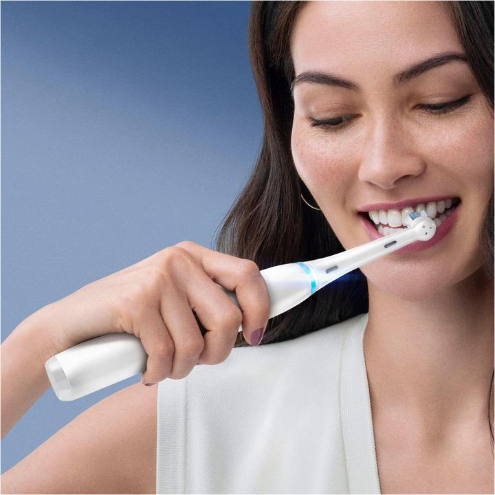 Actual product image Oral-B 8S (Oscillating toothbrush)