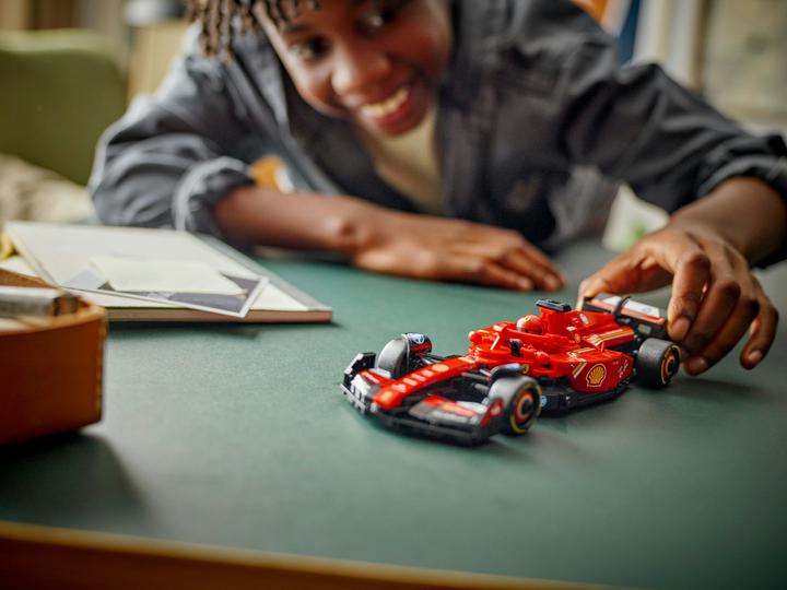 Actual product image LEGO Ferrari SF-24 F1 Rennauto (77242, LEGO Speed Champions)