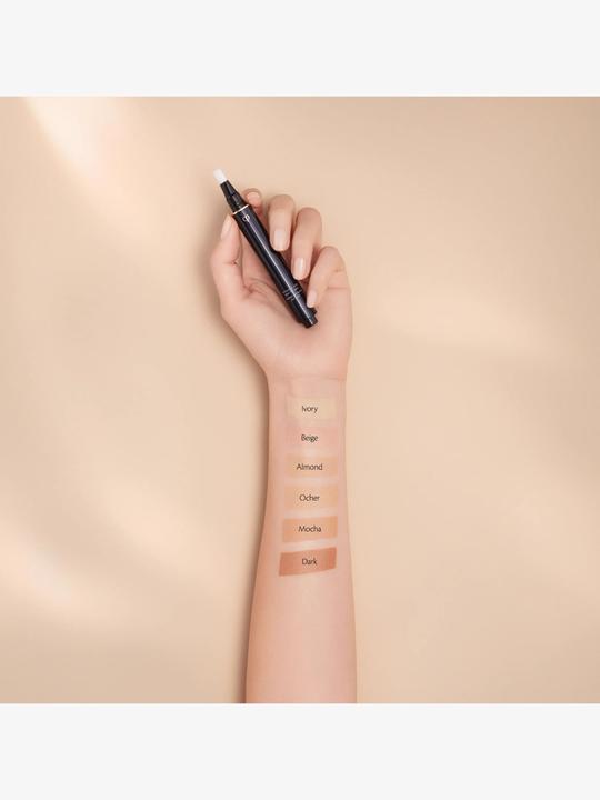 Actual product image Clé De Peau Cle De Peau Radiant Corrector For Eyes (Almond)