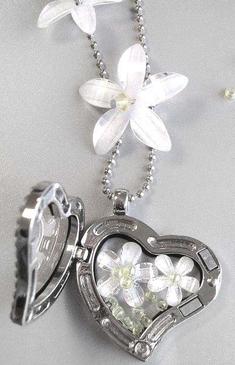 Immagine prodotto Hobby & Crafting Fun Ciondolo a medaglione "Cuore con strass", Ø circa 2,8 cm, metallo/vetro (Metallo)