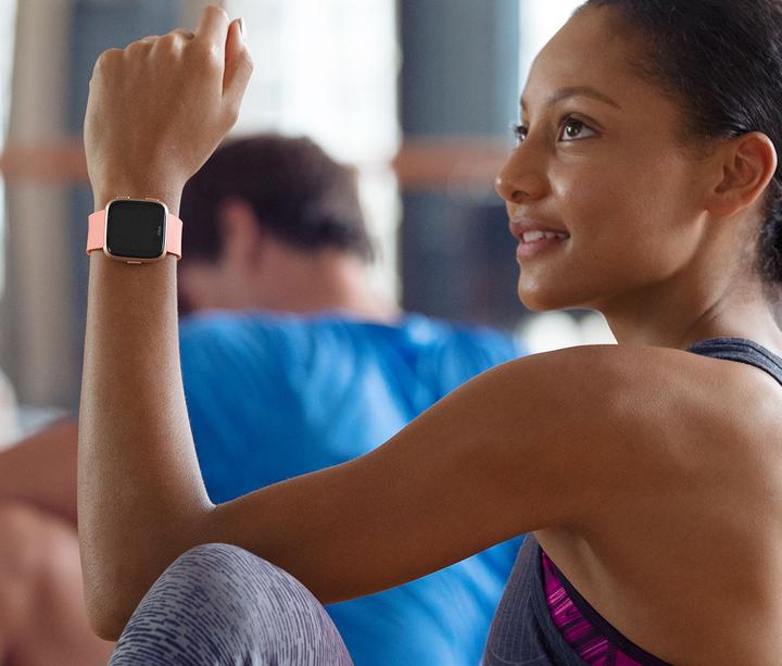 Actual product image Fitbit Versa (34 mm)