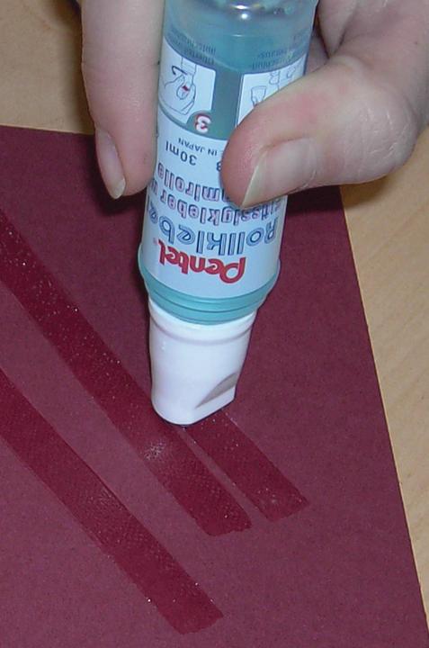 Actual product image Pentel roll'n glue (30 g, 30 ml)