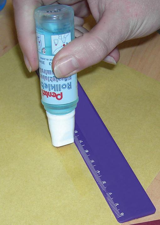 Actual product image Pentel roll'n glue (30 g, 30 ml)