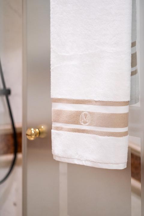 Actual product image Monogram Linea Handtuch 50x100cm beige (50 x 100 cm)