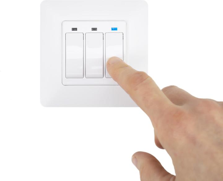 Actual product image PNI SmartHome WS323 triple smart switch for Internet lighting control, compatible with the TuyaSmar